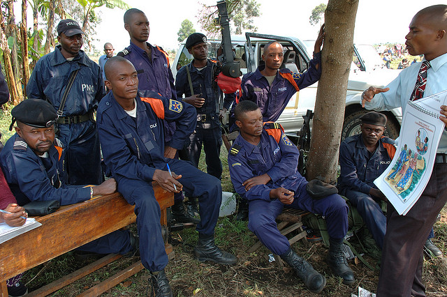 Police protection of displaced in Bulengo. Photo: Julien Harnels
