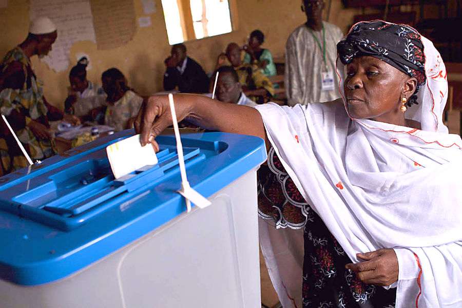 A Malian woman votes in 2013