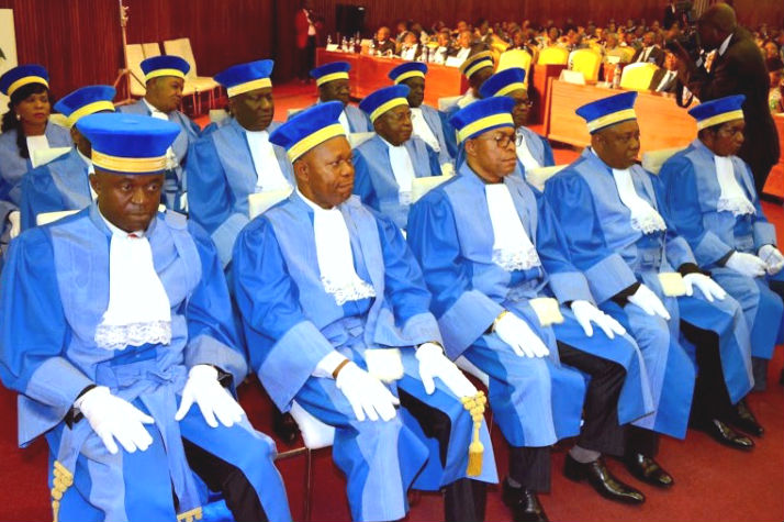 Hauts magistrats et juges de la Cour constitutionnelle.
