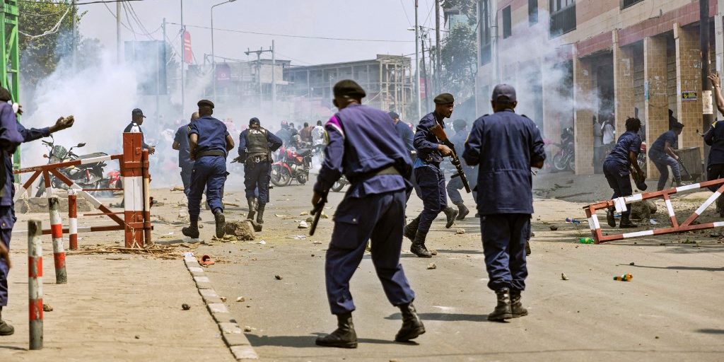 Police in Goma facing demonstrators June 2022