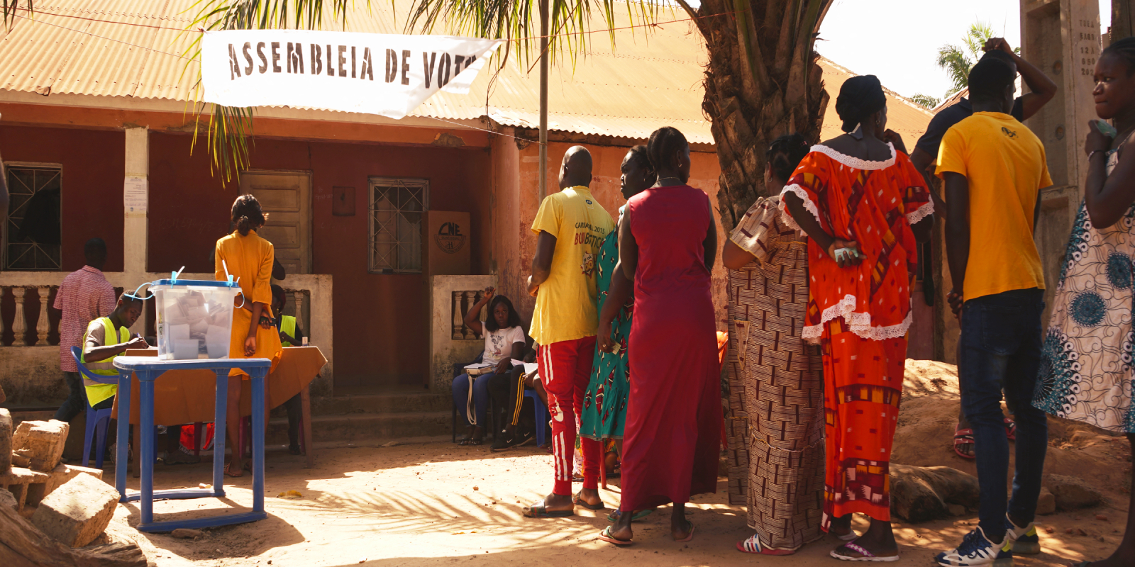 Photo of voters queuing in Guinea-Bissau