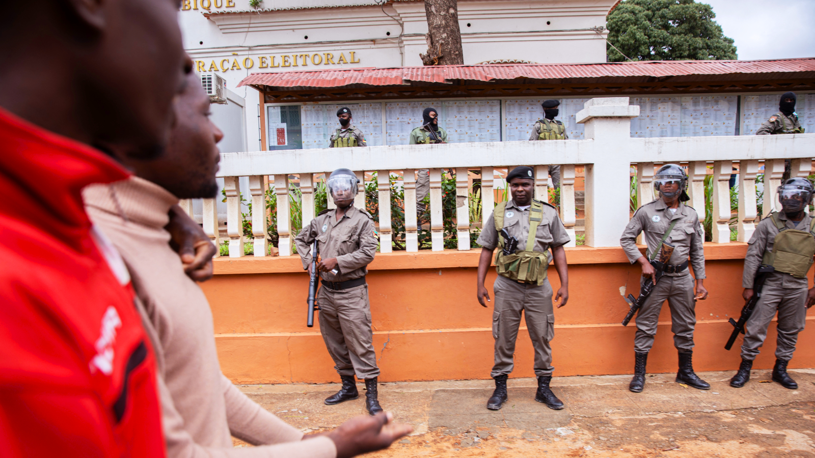 Mozambique Police forces are seen stationing in front of the Technical Secretariat of Electoral Administration