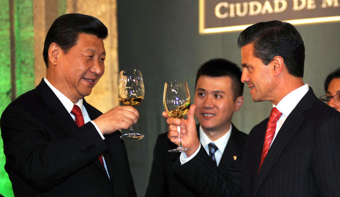 Former Mexican President Enrique Peña Nieto with Chinese President Xi Jinping. 