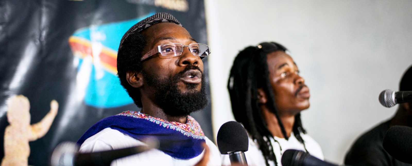 Fadel Barro du mouvement sénégalais Y’en a Marre lors d’une conférence de presse à Kinshasa en mars 2015