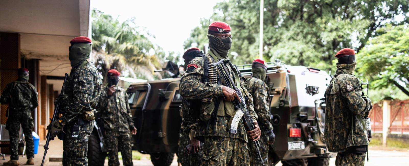 Guinean Special Forces stand in position as Colonel Mamady Doumbouya arrives for a meeting with civil society in Conakry. 