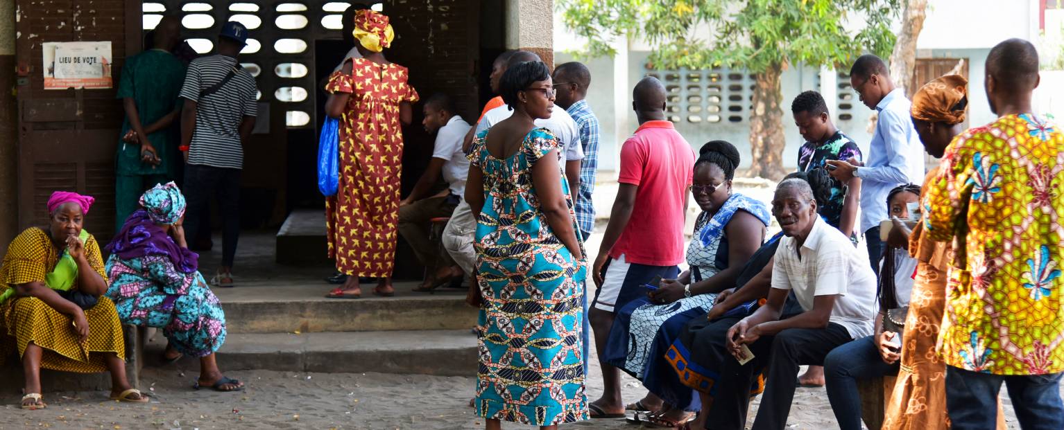 Ivorians queue outside of a polling station in order yo cast their ballot in Port Bouet during local elections in Abidjan. (Photo: AFP)